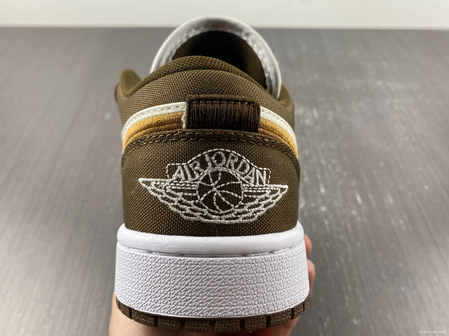 Jordan - (W) Olive Light DV0426-301 Low 1 SE 0920